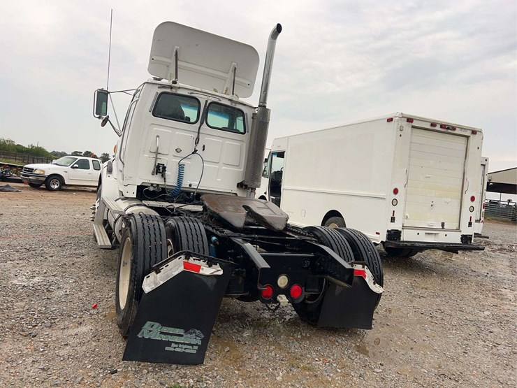 freightliner-sterling-s/a-daycab-truck-image-2