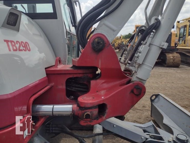 2022-takeuchi-tb290-image-23