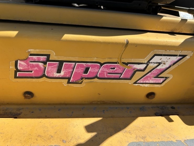 hustler-super-z-zero-turn-mower-image-10