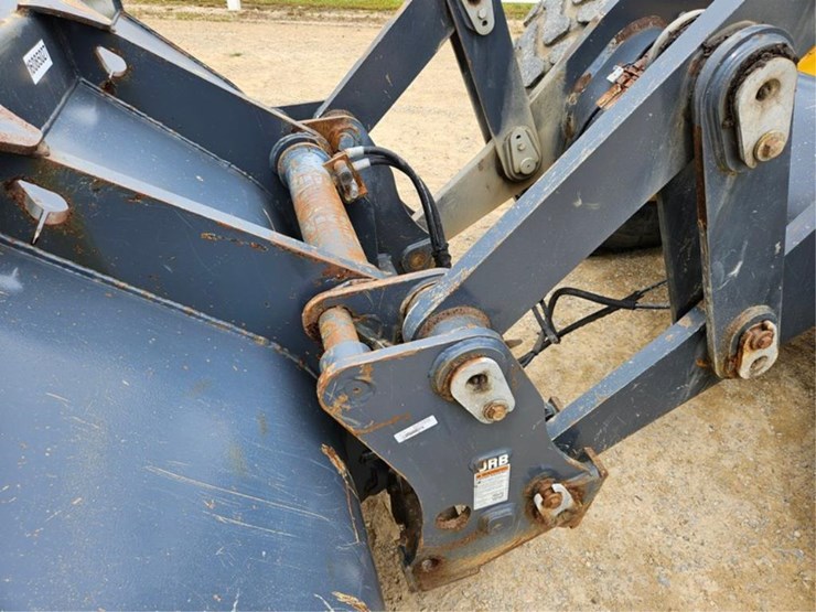2012-deere-624k-image-22