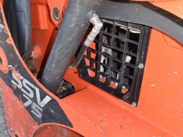 kubota-ssv75-image-8