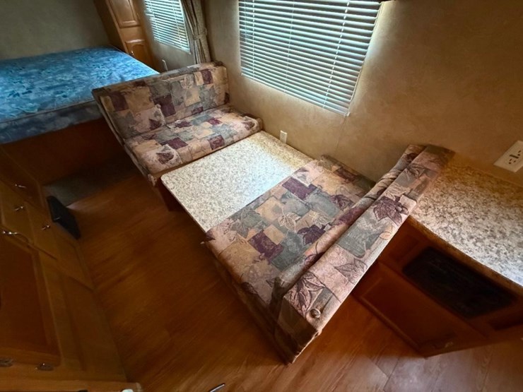 2009-wildwood-x-lite-22rb-camper-image-18