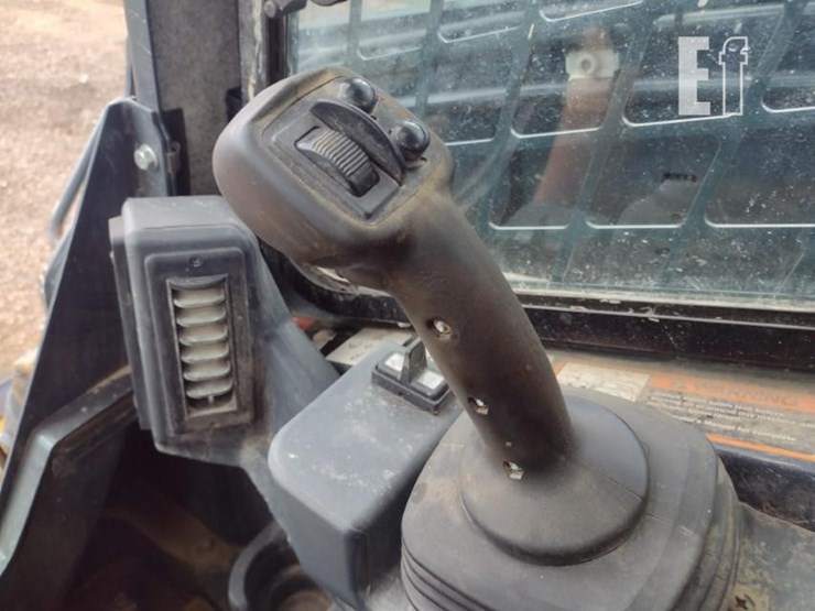 2020-deere-331g-image-9
