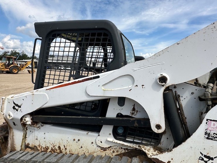 2015-bobcat-t750-image-11