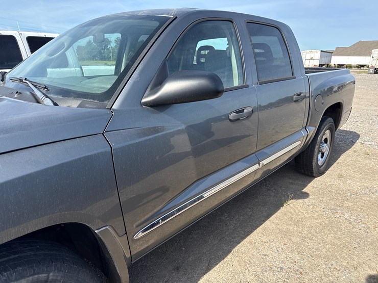 2005-dodge-dakota-image-12