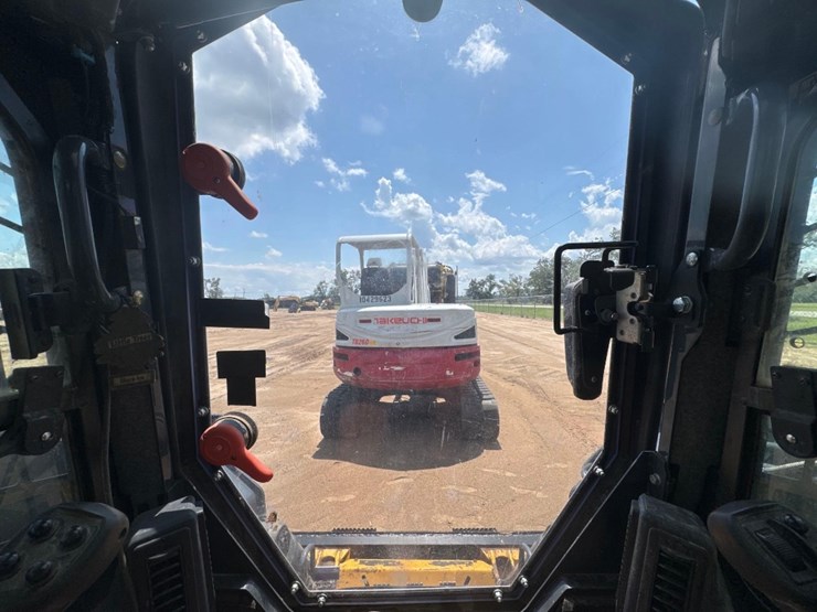 2020-deere-331g-image-22