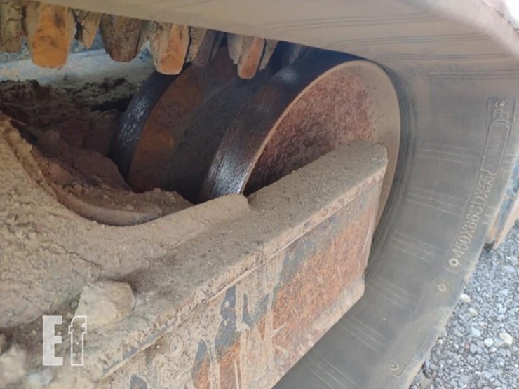 2019-bobcat-t740-image-35