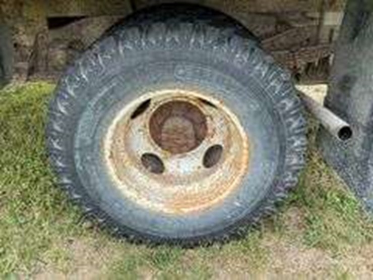 1983-chevy-custom-deluxe-30,-1-ton-service-truck-image-15