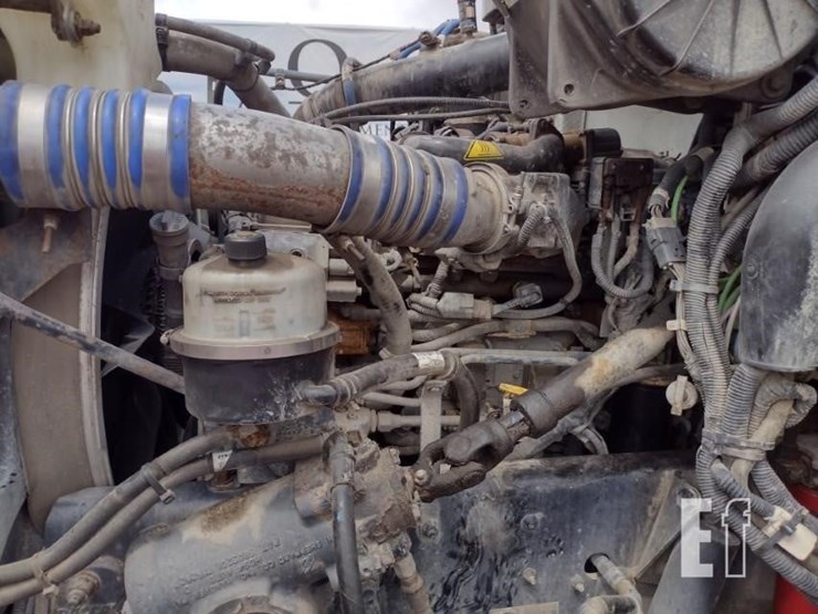 2016-peterbilt-348-image-46