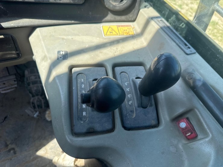 2016-caterpillar-730c2-image-29