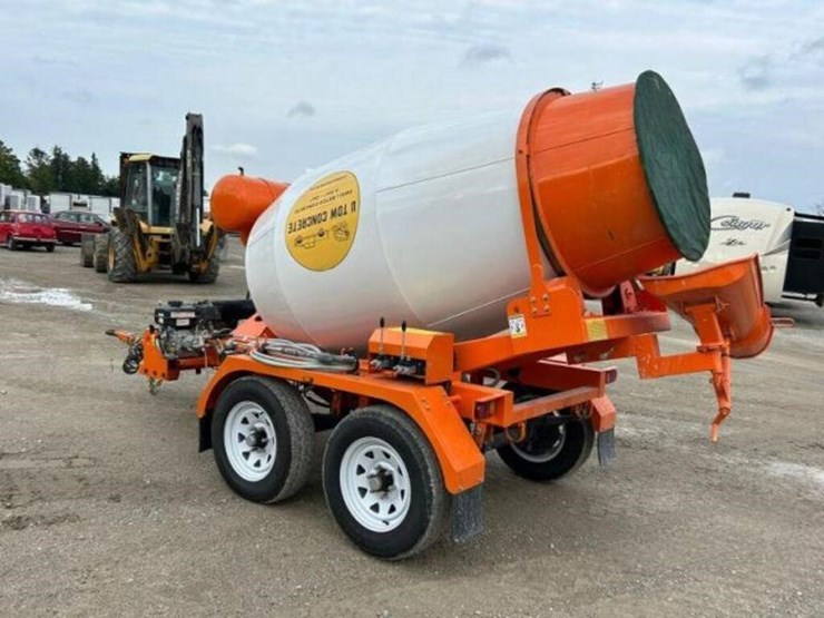 2024-1.5-cubic-meter-tow-behind-tri/a-concrete-fil-image-7