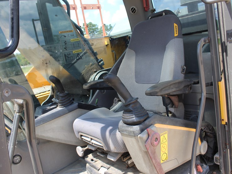 2017-volvo-ec250e-lr-image-19