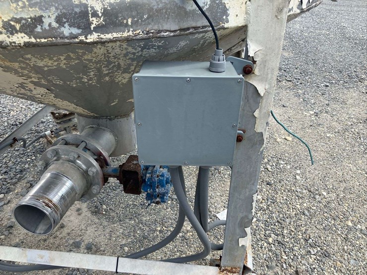 1500-gal.-stainless-steel-chemical-mixing-tank-and-stainless-fittings-image-6