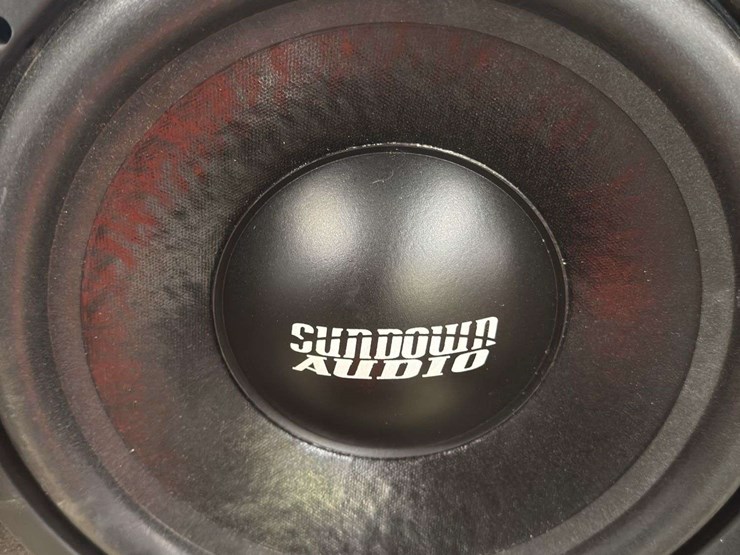 speakers,-amp,-and-radio-image-5