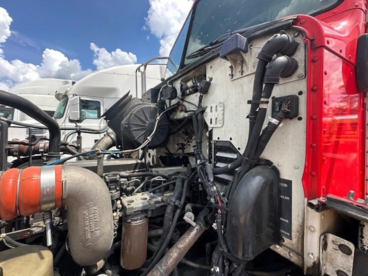 2008-peterbilt-335-image-58