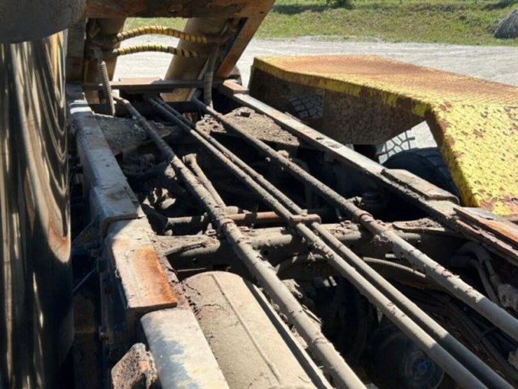 2002-freightliner-fl112-image-30