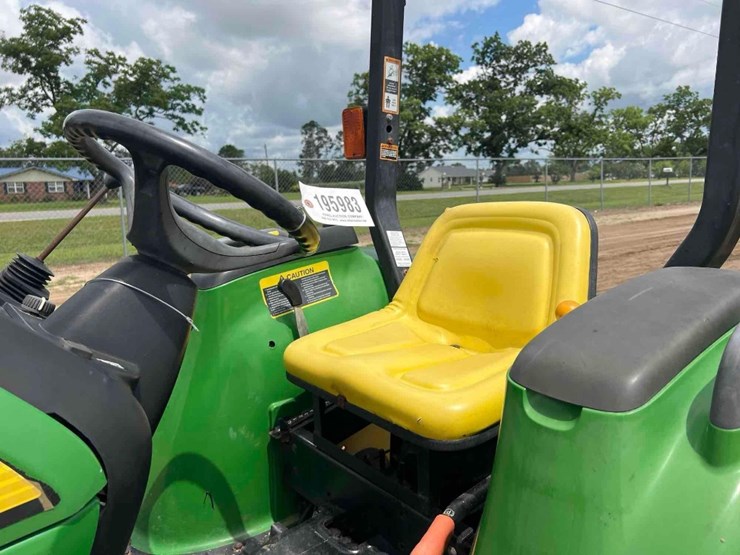 john-deere-3032e-image-25