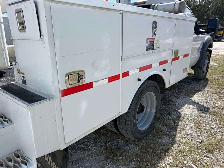 2014-ford-f550-image-26
