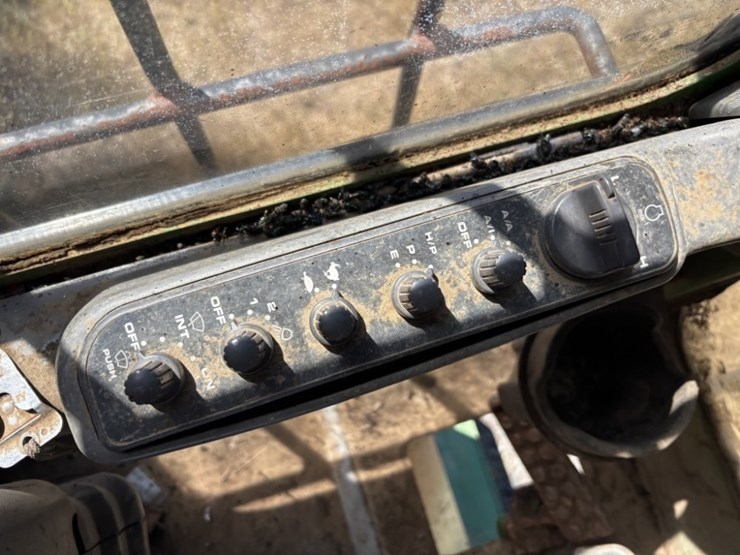 2013-deere-2954d-image-42