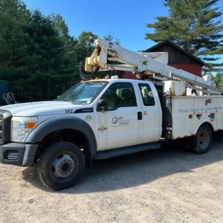 2011 FORD F550 XL
