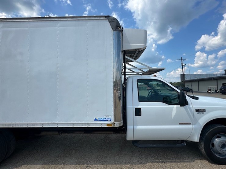 2003-ford-f550-image-21