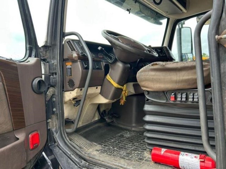 2016-volvo-t/a-hiway-tractor---sleeper-4v4nc9eh7gn-image-27
