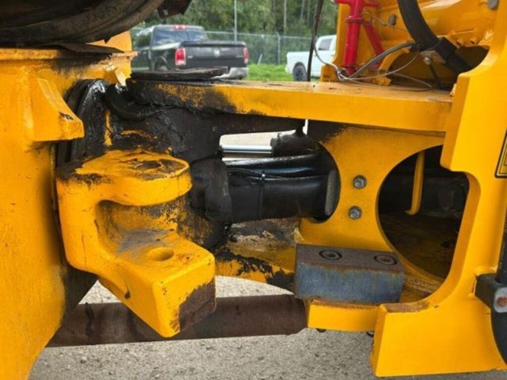 2019-jcb-409-image-43