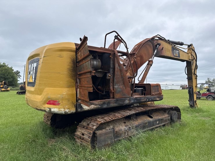 caterpillar-320-image-4