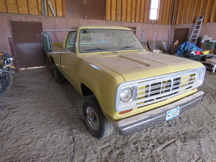 1974-dodge-w100-custom-½-ton-4x4-pickup-image-2