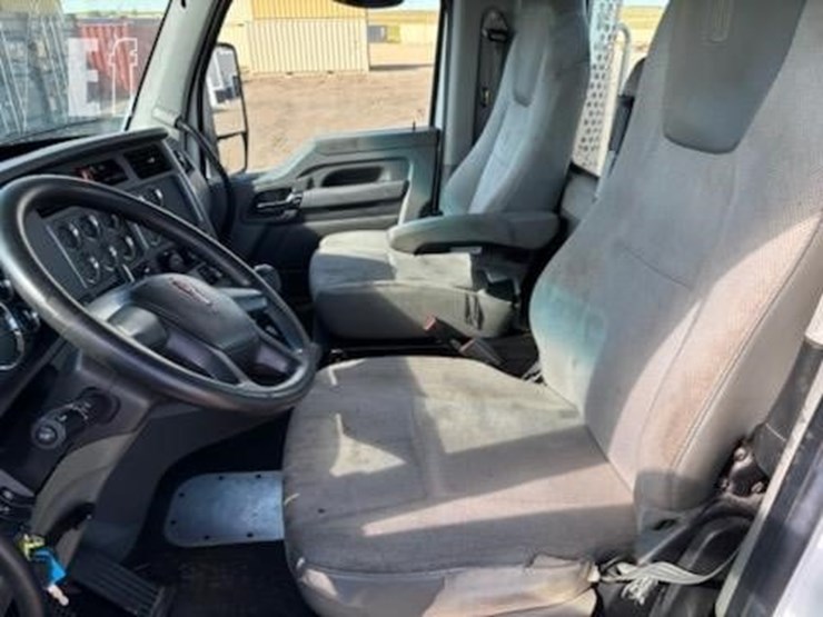 2016-kenworth-t880-image-8