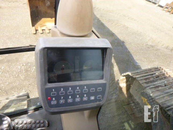 2011-deere-225d-lc-image-7