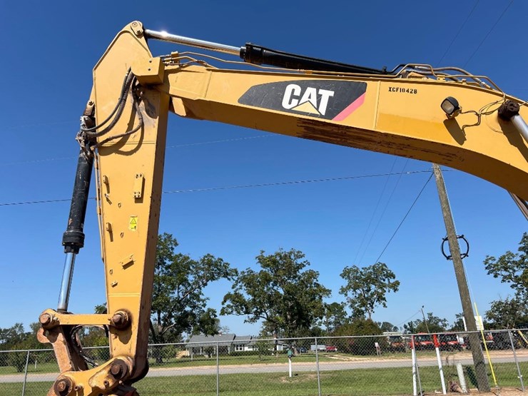 2017-caterpillar-323fl-image-21