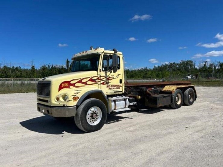 2002-freightliner-fl112-image-1