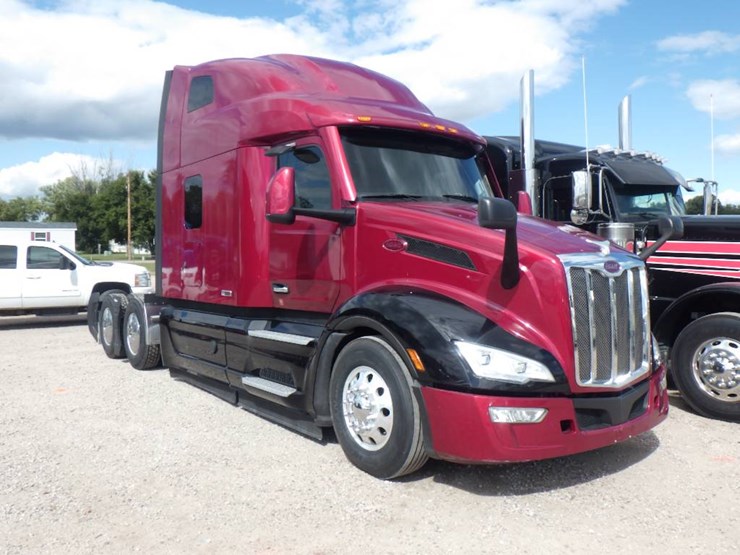 2023-peterbilt-579-image-2