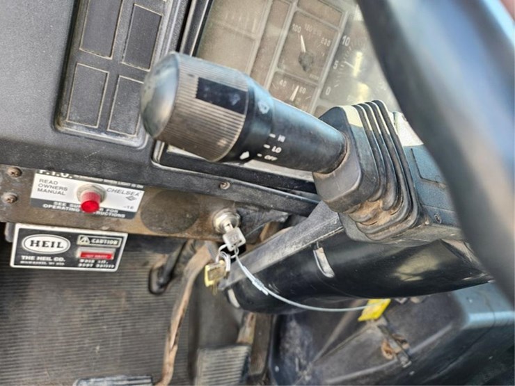 #385-•-1996-ih-4900-crew-cab-dump-truck-image-35