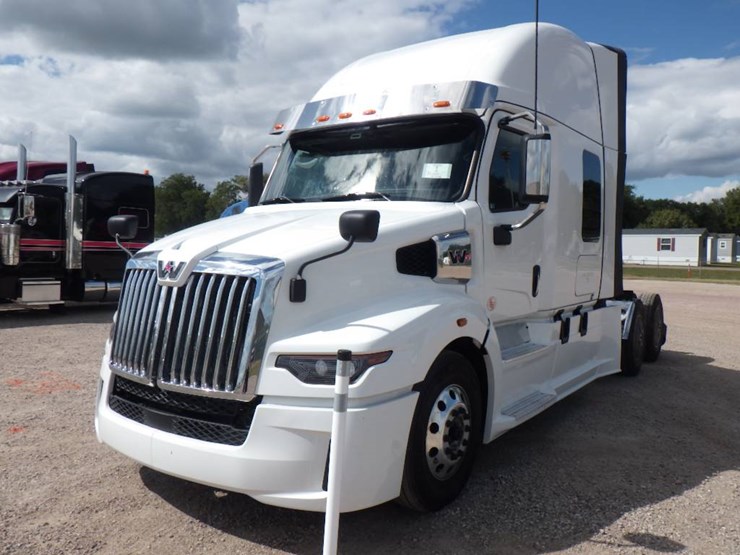2024-western-star-57x-image-1