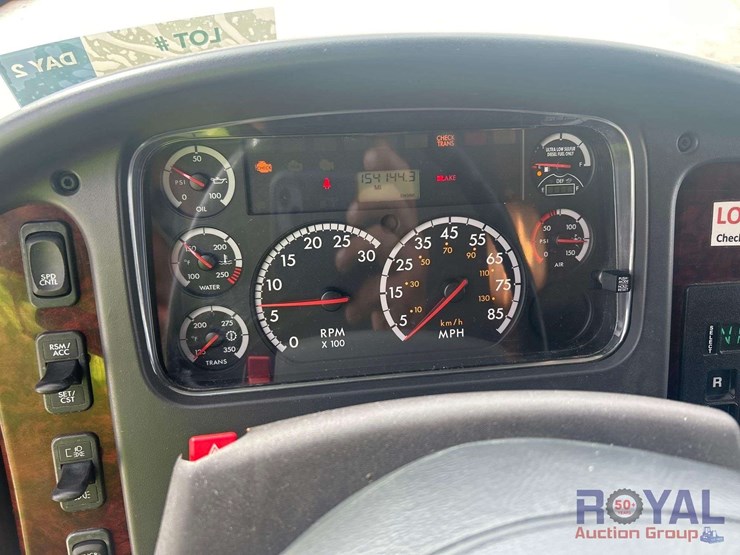 2012-freightliner-m2-106-braun-ambulance-image-11