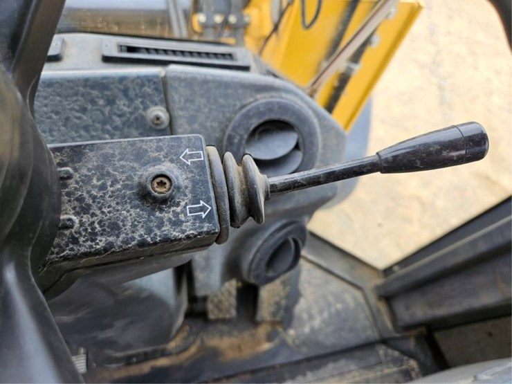 2012-deere-624k-image-50