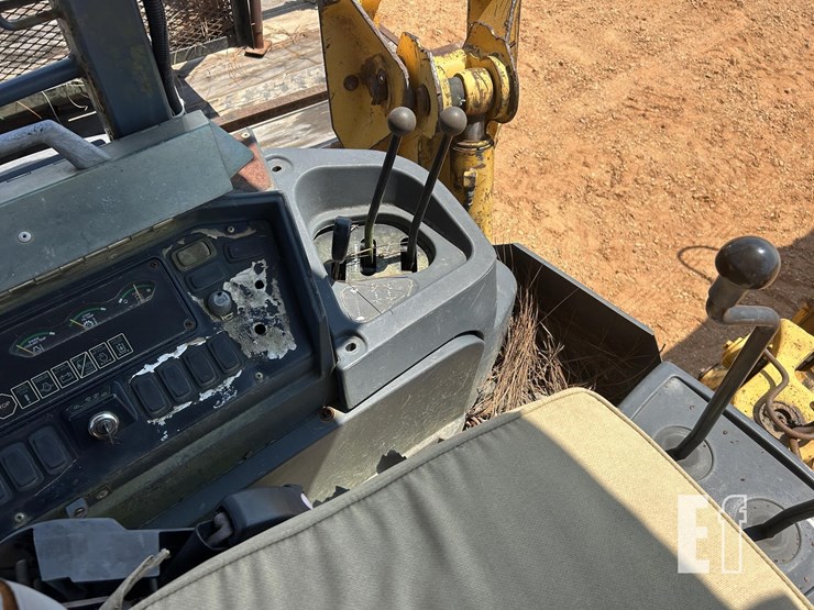 2006-deere-310g-image-10