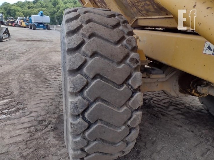 2005-deere-300d-image-18
