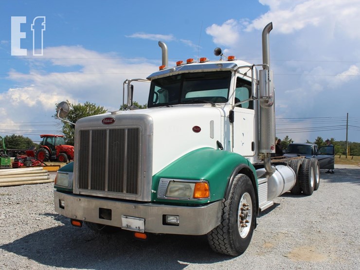 2005-peterbilt-385-image-2
