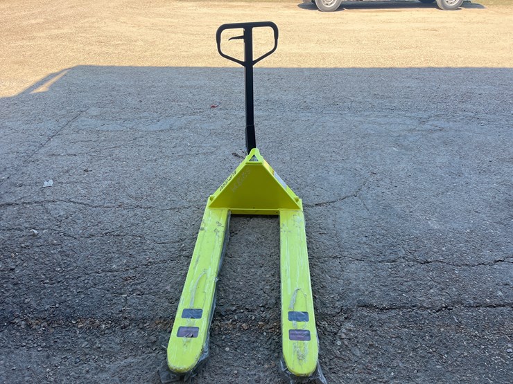 #42-•-mjp-5500-pallet-jack-image-1