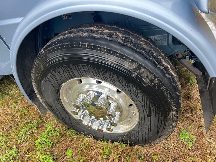 2019-peterbilt-389-image-19