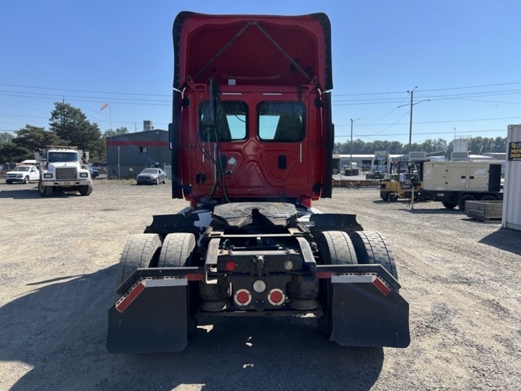 2017-freightliner-cascadia-s/a-truck-tractor-image-5