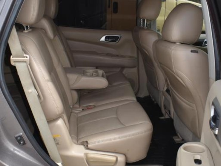 2014-nissan-pathfinder-sl-image-10