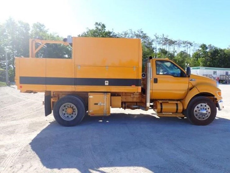 2005-ford-f750-xlt-image-4
