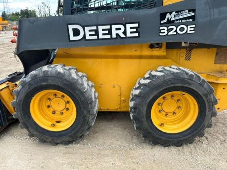 2017-deere-320e-image-49
