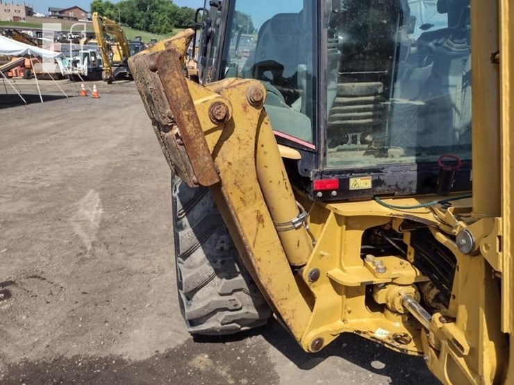 2004-caterpillar-420d-image-28