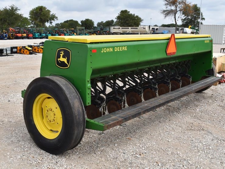 john-deere-8300-image-4