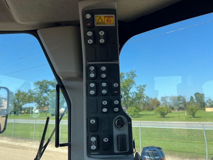 2017-caterpillar-12m3-image-40